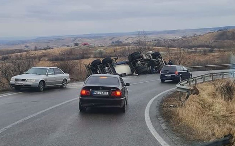 Știre actualizată. FOTO. Se întâmplă acum: accident între Bălțătești și Crăcăoani, ZCH NEWS - sursa ta de informații