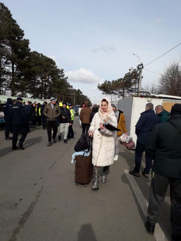 Imagini copleșitoare de astăzi cu refugiații ucrainieni la Vama Siret, de la corespondenții noștri, ZCH NEWS - sursa ta de informații