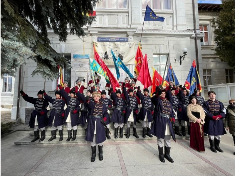 VIDEO. Garda de onoare a Curții Domnești comemorează 104 ani de la unirea Basarabiei cu România, ZCH NEWS - sursa ta de informații