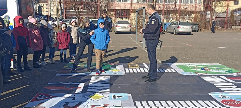 FOTO. Acțiune a IPJ Neamț în școli: „Am învăţat să fiu foarte atent când traversez strada“, ZCH NEWS - sursa ta de informații