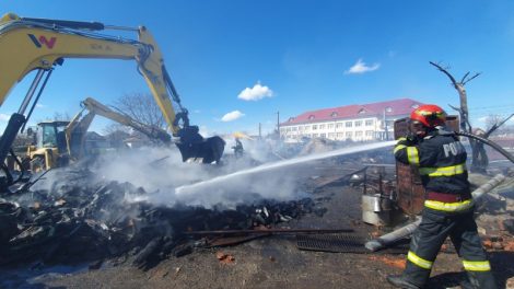VIDEO. FOTO. Incendiu devastator în Marginea: două case distruse, patru persoane au primit îngrijiri medicale, ZCH NEWS - sursa ta de informații