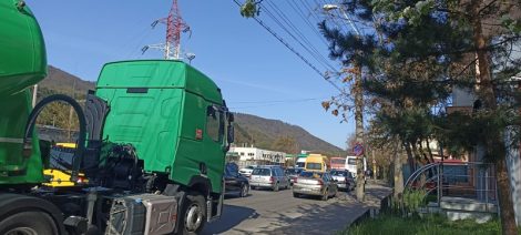 Video. Foto. Piatra Neamţ. Blocaje în trafic pe variantă și în Piața centrală, ZCH NEWS - sursa ta de informații