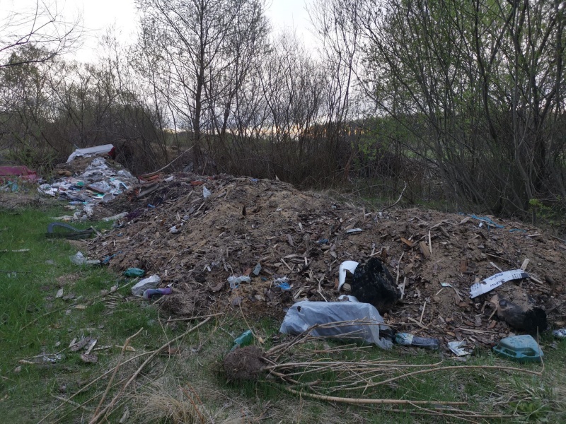 FOTO. Munți de nesimțire și gunoaie la marginea satului Nemțișor, ZCH NEWS - sursa ta de informații