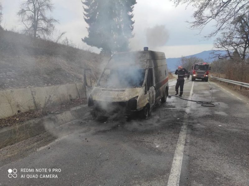 FOTO: O ambulanţă de Neamţ a luat foc la Bisericani, ZCH NEWS - sursa ta de informații