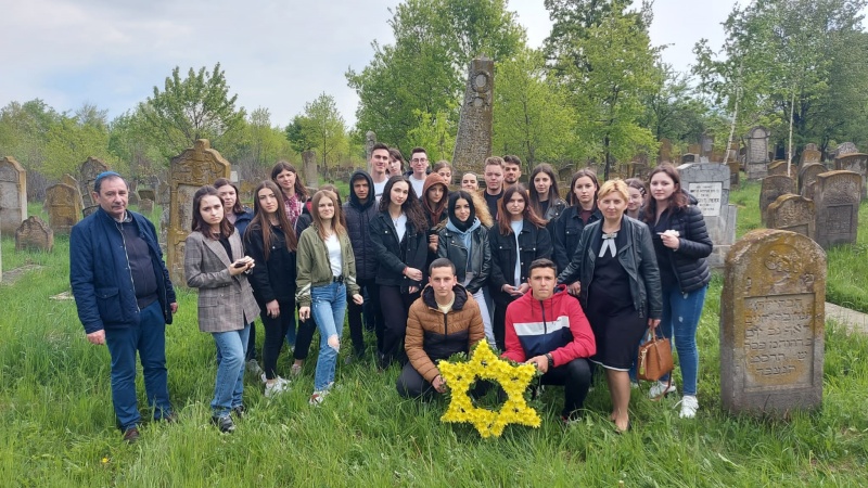 Colegiul Național „Ștefan cel Mare” Târgu Neamț: Final de proiect: Holocaustul – un drum fără întoarcere, ZCH NEWS - sursa ta de informații