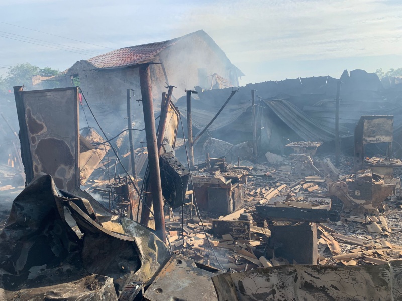 VIDEO. FOTO. Fabrică de mobilă distrusă de un incendiu devastator. Pompierii au luptat 8 ore cu flăcările, ZCH NEWS - sursa ta de informații