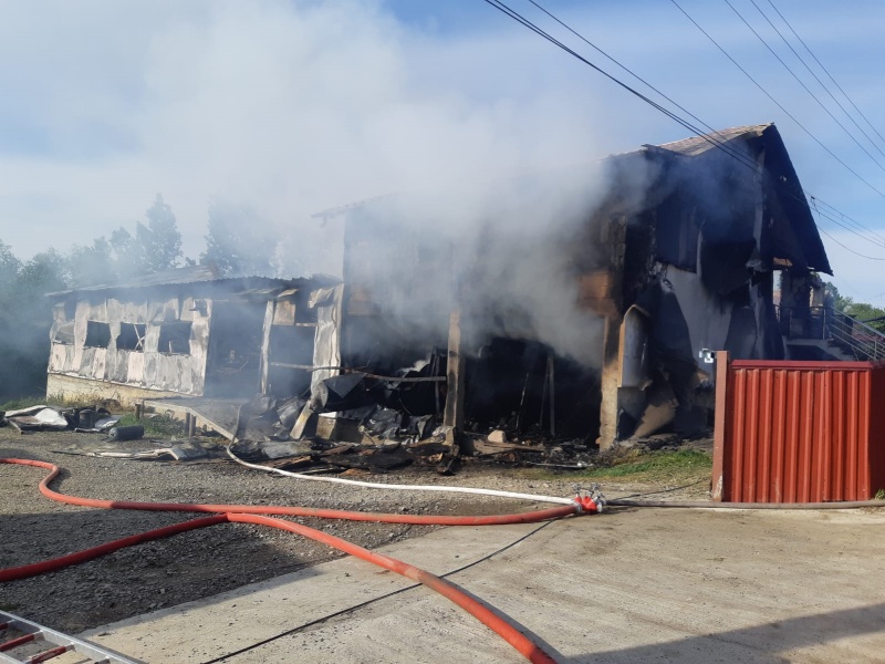 VIDEO. FOTO. Fabrică de mobilă distrusă de un incendiu devastator. Pompierii au luptat 8 ore cu flăcările, ZCH NEWS - sursa ta de informații