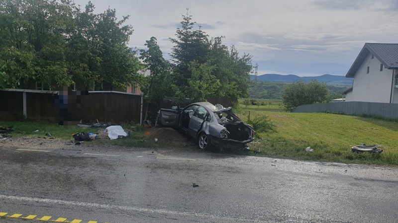 Două persoane și-au pierdut viața după ce mașina în care se aflau a intrat într-un TIR, ZCH NEWS - sursa ta de informații