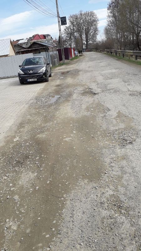 Târgu Neamț: Un drum de pe digul Ozanei, sursă de nemulțumiri și reclamații, ZCH NEWS - sursa ta de informații