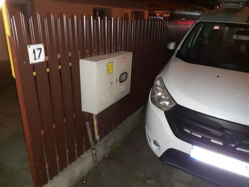 FOTO. Țeavă de gaz distrusă de o mașină