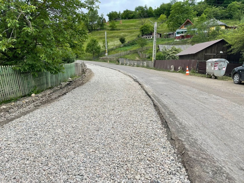 Încep lucrările pentru turnarea de covor asfaltic pe drumul Poiana Largului &#8211; Bicaz, ZCH NEWS - sursa ta de informații