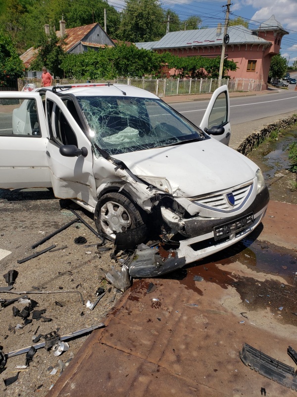 FOTO. Accident cu doi răniți la Târgu Neamț, ZCH NEWS - sursa ta de informații
