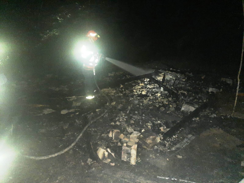 FOTO. Două căsuțe din Potoci au ars de la o țigară, ZCH NEWS - sursa ta de informații