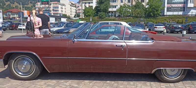 FOTO. Video. Expoziție auto cu mașini de epocă în parcarea Shopping City Piatra Neamț, ZCH NEWS - sursa ta de informații