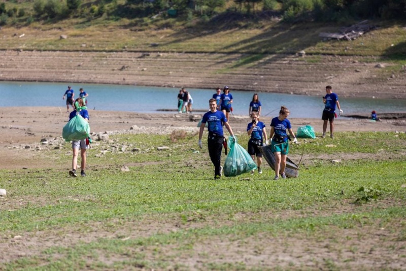 Peste 500 de saci de deșeuri scoși din zona lacului Bicaz, ZCH NEWS - sursa ta de informații
