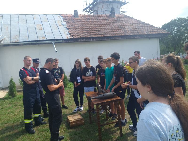 Foto. Pompierii nemțeni alături de copiii din tabere, ZCH NEWS - sursa ta de informații