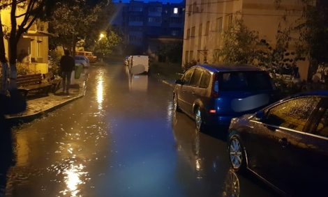 Consecințele furtunii în Neamț: probleme cu electricitatea și curți inundate, ZCH NEWS - sursa ta de informații