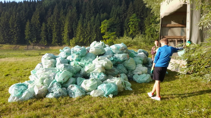 Peste 500 de saci de deșeuri scoși din zona lacului Bicaz, ZCH NEWS - sursa ta de informații