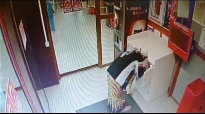 Video. Furt din căsuțele de bagaje din magazinul Profi din Vânători-Neamț