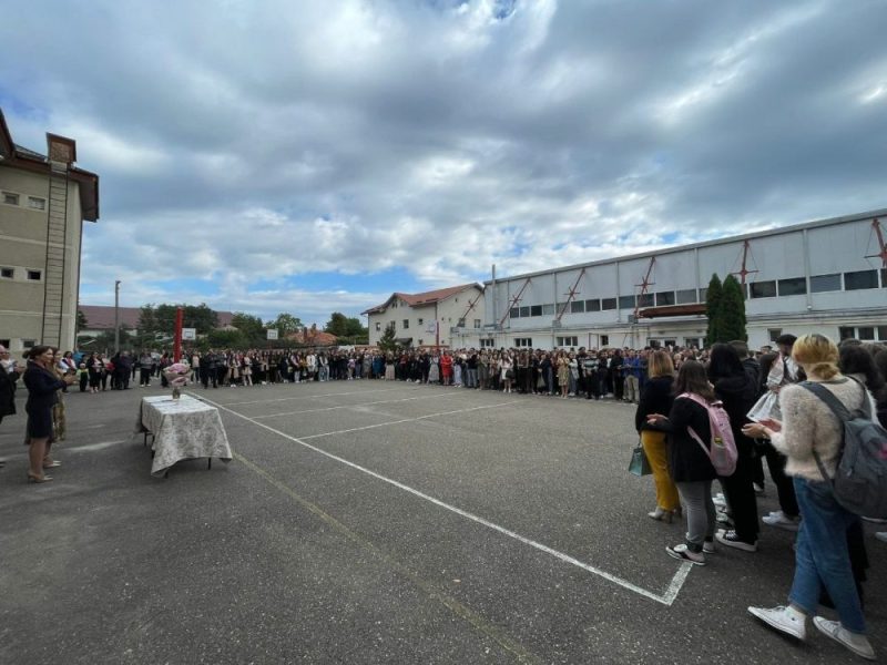 FOTO. Șefa Inspectoratului Școlar Neamț prezentă la festivitățile din trei școli, ZCH NEWS - sursa ta de informații