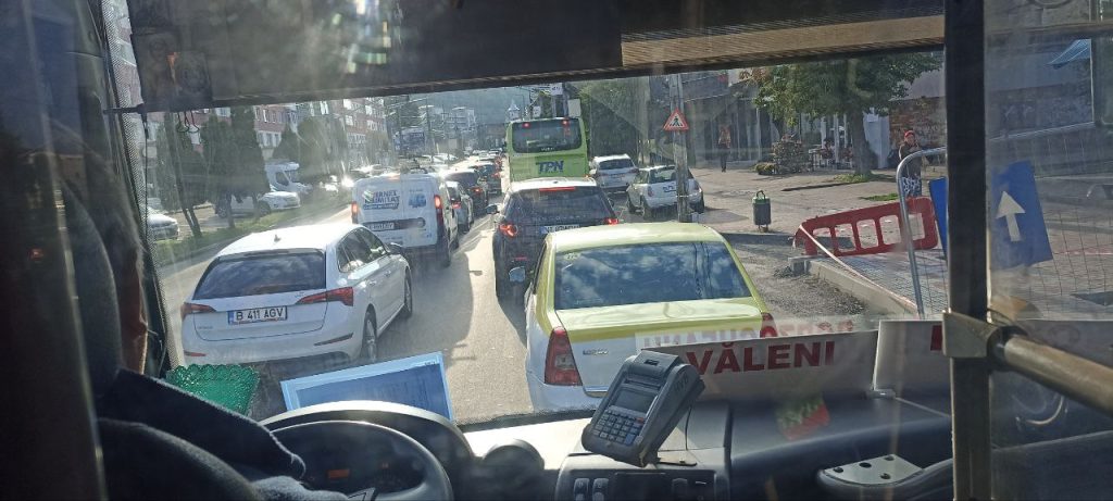 FOTO. Trafic infernal în Piatra-Neamţ: nervi, întârzieri la şcoală şi la serviciu!, ZCH NEWS - sursa ta de informații