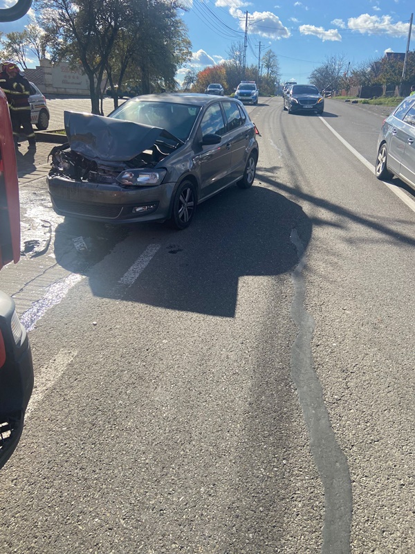Știre actualizată. Un minor a fost rănit într-un accident în care au fost implicate trei mașini