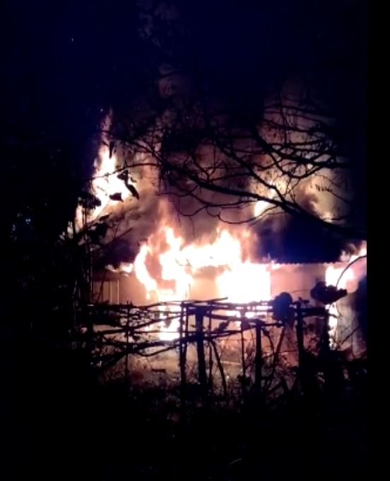 Știre actualizată. VIDEO. Incendiu pe strada Cetății la Târgu-Neamț