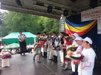 Vânători-Neamț: Premii în bani pentru elevi cu performanțe deosebite la competiții școlare naționale și internaționale, ZCH NEWS - sursa ta de informații