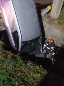 Accident la Văleni. O mașină a ajuns în albia unui pârâu. Nu a fost găsită nicio persoană, ZCH NEWS - sursa ta de informații