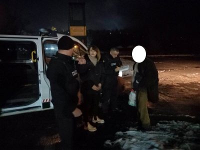 Piatra Neamț: 15 oameni fără adăpost adunați de polițiștii locali de pe străzile orașului. Toți au refuzat să meargă la centrul din Speranța!, ZCH NEWS - sursa ta de informații