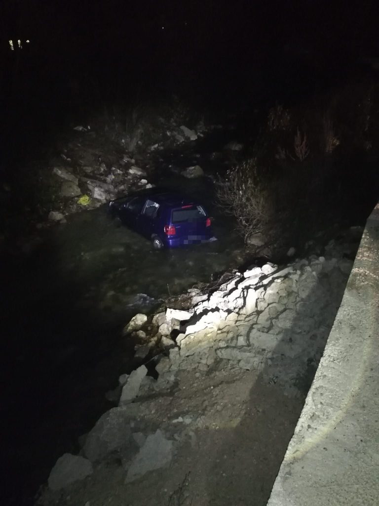 Accident cu 3 victime, după ce au plonjat cu mașina în râul Bicaz, ZCH NEWS - sursa ta de informații