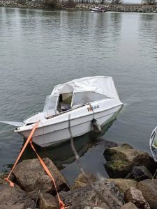 Pietrean rănit într-un accident cu barca pe Dunăre, ZCH NEWS - sursa ta de informații