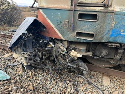 Știre actualizată. Autorism zdrobit de tren la Sascut, şoferul a murit. Traficul feroviar în zonă este blocat, ZCH NEWS - sursa ta de informații