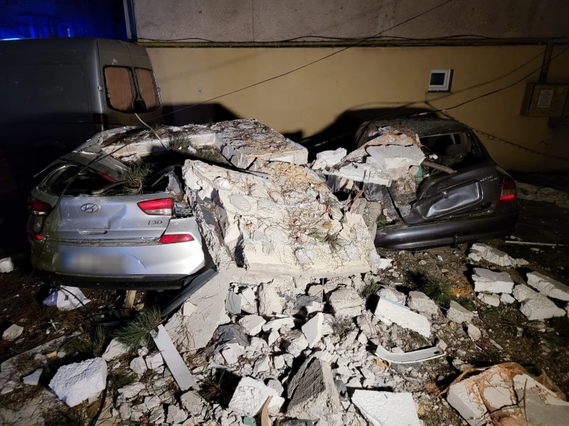 Știre actualizată. Video. Explozie cu patru răniți și pagube majore într-un bloc din Suceava. 40 de locatari evacuați din două scări de bloc, ZCH NEWS - sursa ta de informații