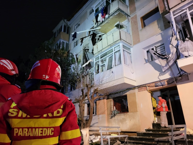 Știre actualizată. Video. Explozie cu patru răniți și pagube majore într-un bloc din Suceava. 40 de locatari evacuați din două scări de bloc, ZCH NEWS - sursa ta de informații