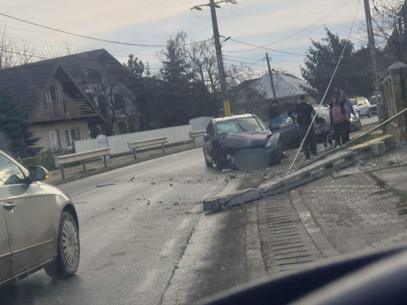Foto. Se întâplă acum: accident la Târgu Neamț, ZCH NEWS - sursa ta de informații