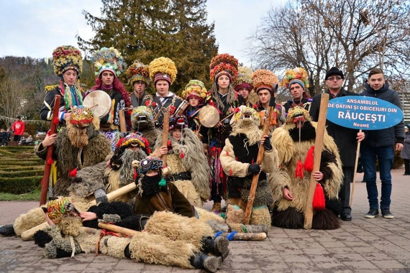 Parada formațiilor de tradiții și obiceiuri la Festivalul „Steaua sus răsare”, ZCH NEWS - sursa ta de informații