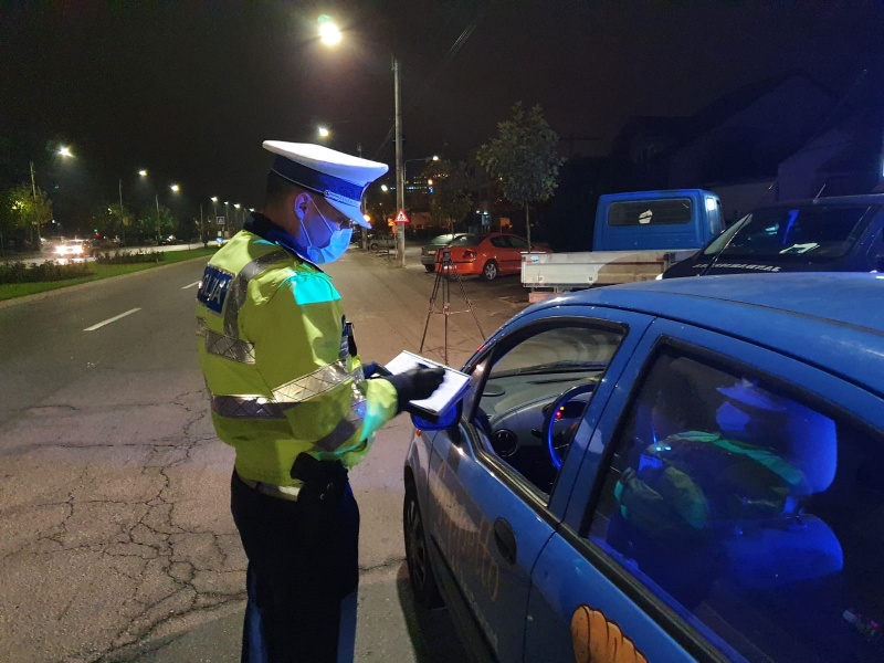 Riscă 5 ani de închisoare fiindcă i-a dat mașina unui amic fără permis