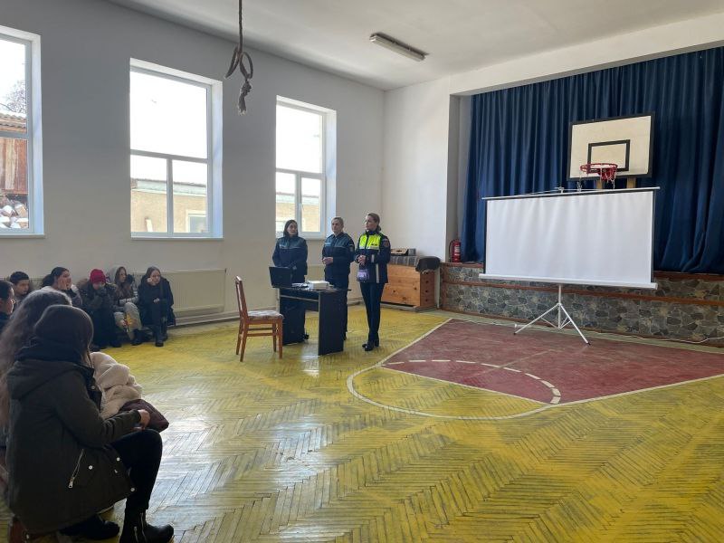Polițiștii nemțeni au pledat de Ziua Internațională pentru Nonviolență în Școală