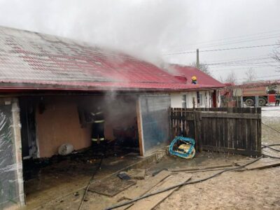 Incendiu devastator în localitatea Goșmani, două femei și un bărbat au suferit atacuri de panică, ZCH NEWS - sursa ta de informații