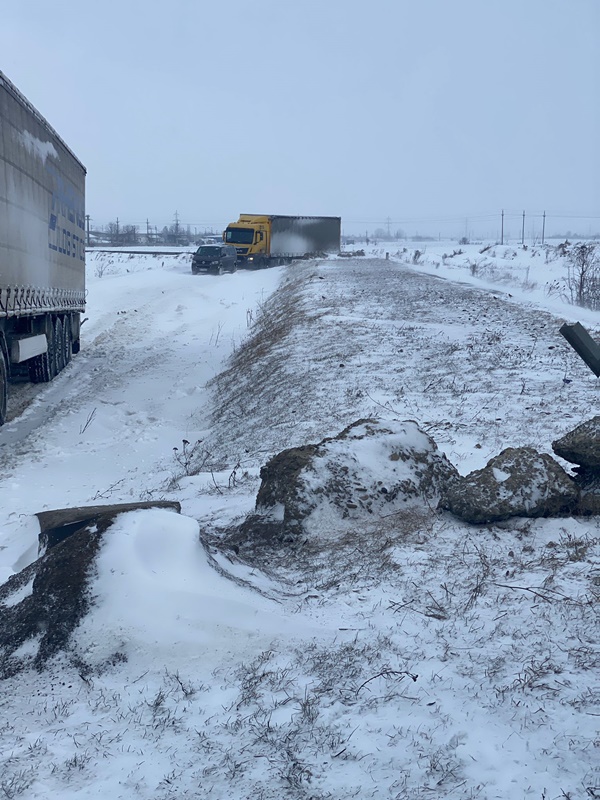 VIDEO. FOTO. Starea drumurilor în Neamț: se circulă în condiții de iarnă. Viscolul și ninsoarea creează mari probleme șoferilor, ZCH NEWS - sursa ta de informații