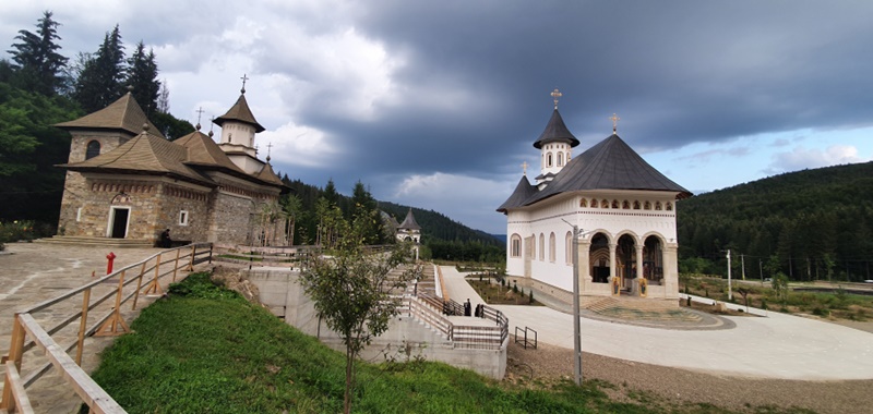 Știre actualizată. Incendiu violent la Mănăstirea Sihăstria Putnei