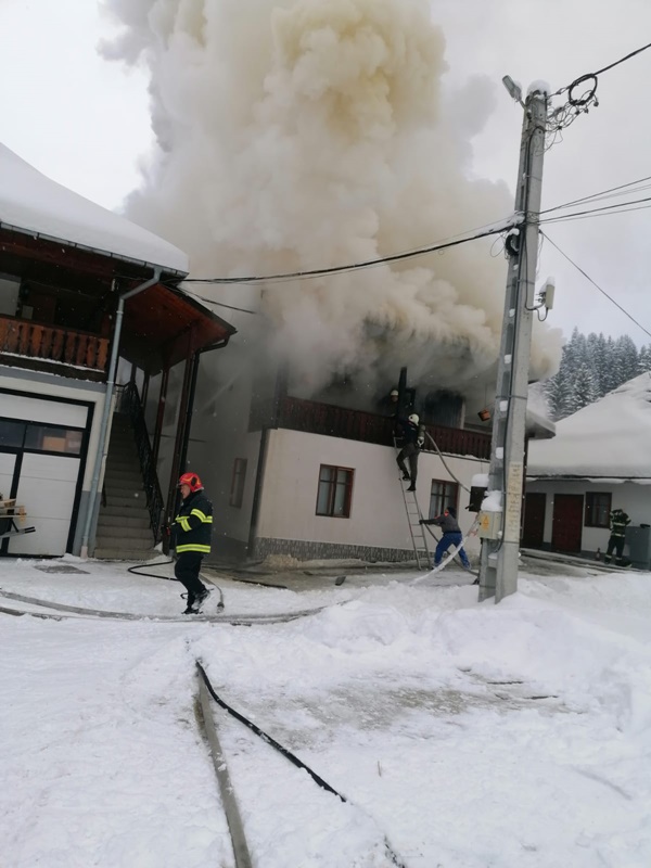 Știre actualizată. Incendiu violent la Mănăstirea Sihăstria Putnei, ZCH NEWS - sursa ta de informații