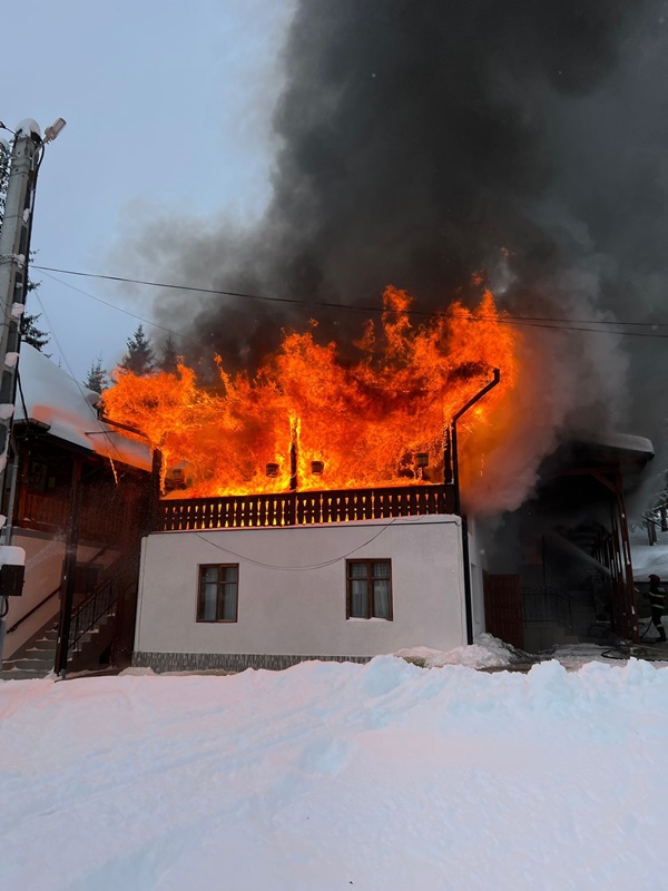 Știre actualizată. Incendiu violent la Mănăstirea Sihăstria Putnei, ZCH NEWS - sursa ta de informații