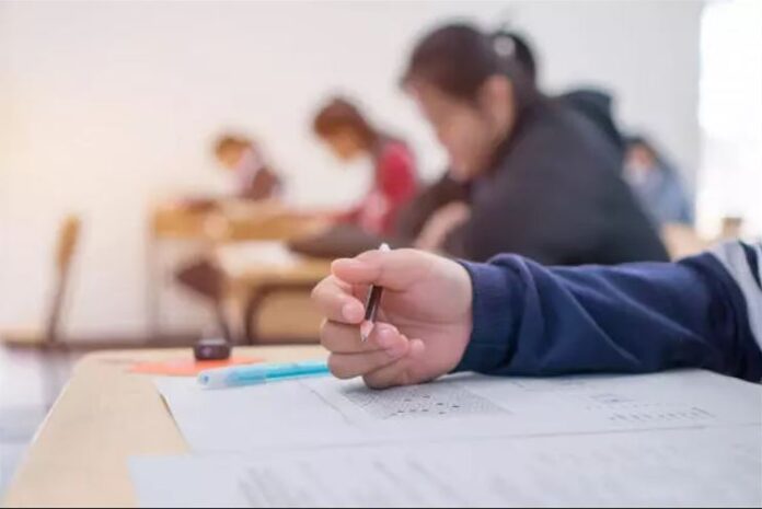 elevi examen