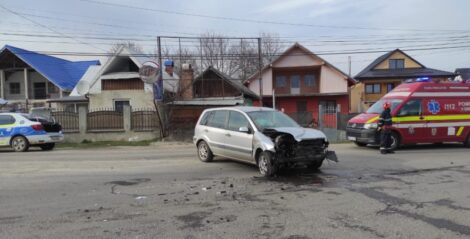 Căruță răsturnată după o coliziune cu două autoturisme, ZCH NEWS - sursa ta de informații
