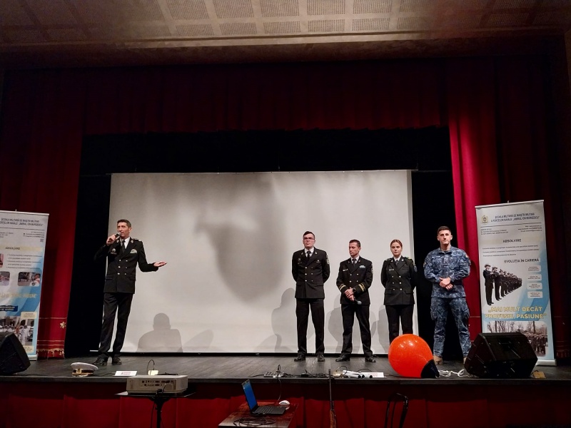 Video-Foto: Forțele Navale Române, campanie de promovare în rândul elevilor din Târgu Neamț, ZCH NEWS - sursa ta de informații