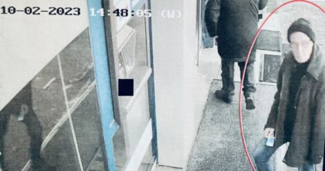 FOTO. Un vârstnic este căutat de poliție fiindcă a furat 2.000 lei dintr-un bancomat, ZCH NEWS - sursa ta de informații