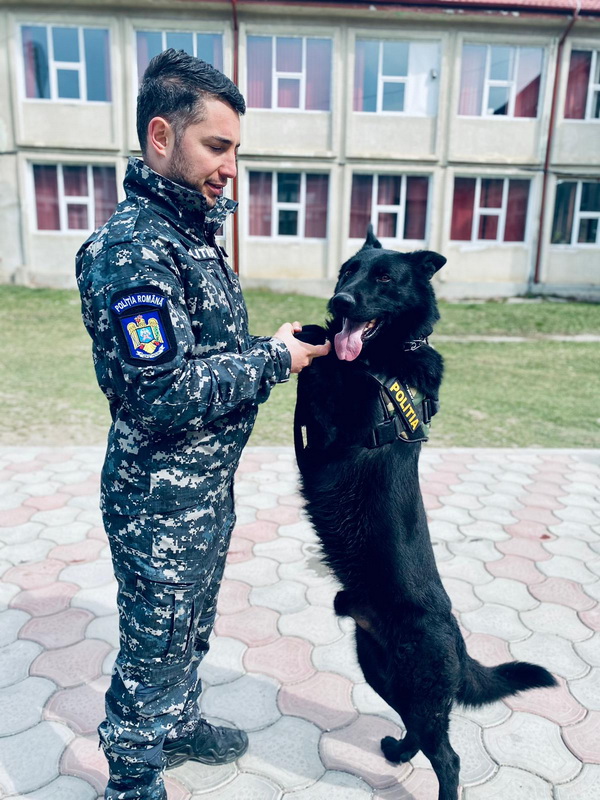 FOTO&#038;VIDEO Ample acțiuni cu “mascați“ și câini de urmă de Ziua Poliției Române, ZCH NEWS - sursa ta de informații