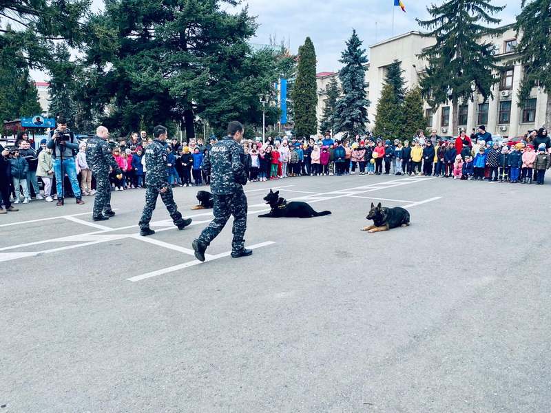 FOTO&#038;VIDEO &#8222;Desant&#8221; al Poliției Neamț la Roman, ZCH NEWS - sursa ta de informații